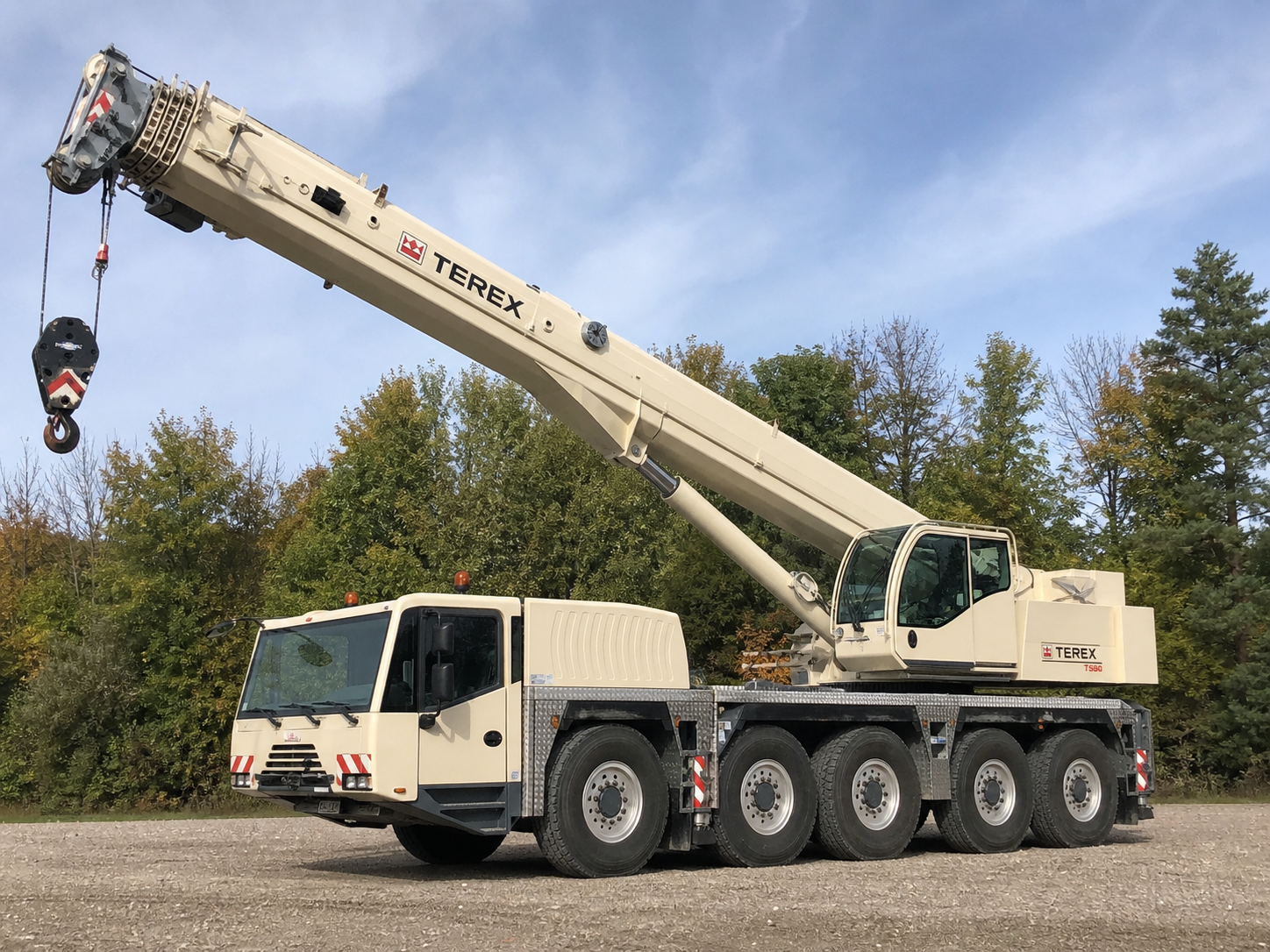 Liebherr LTM 1100-5.2 100-tonne mobile crane