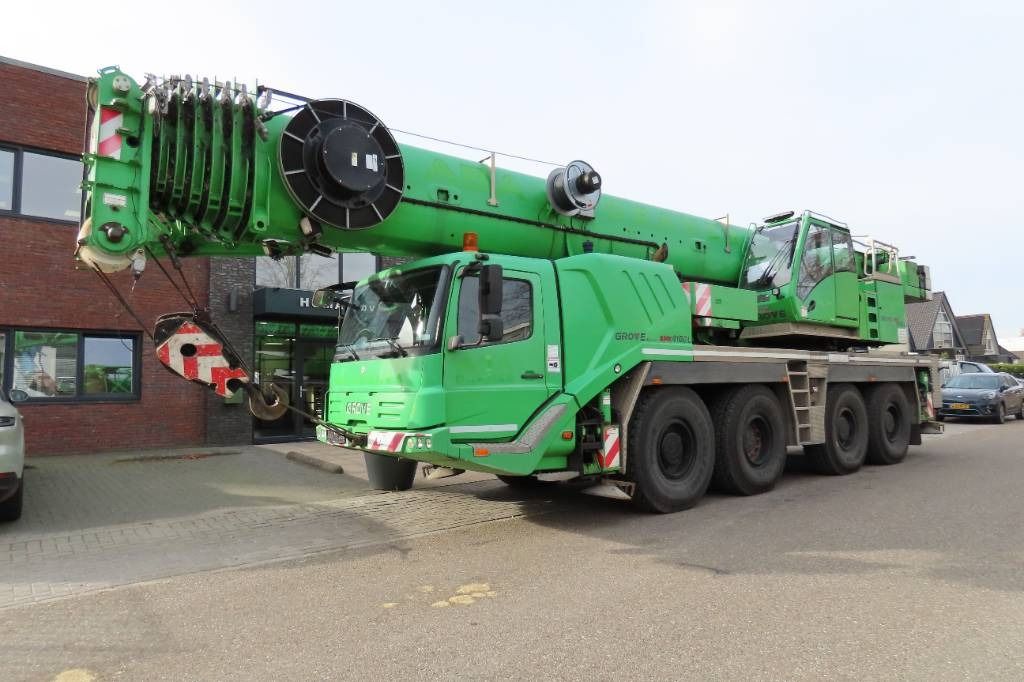 Liebherr LTM 1100-5.2 100-tonne mobile crane