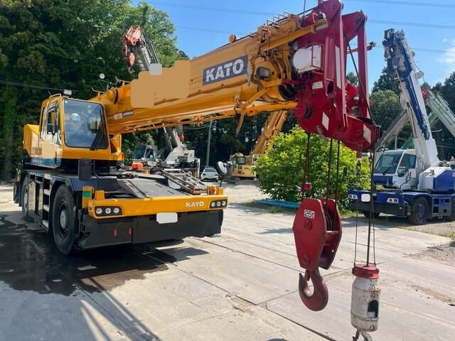 Liebherr LTM 1100-5.2 100-tonne mobile crane