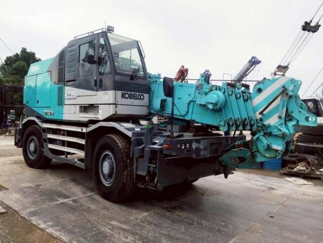 Liebherr LTM 1100-5.2 100-tonne mobile crane