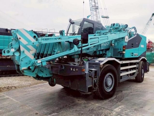 Liebherr LTM 1100-5.2 100-tonne mobile crane