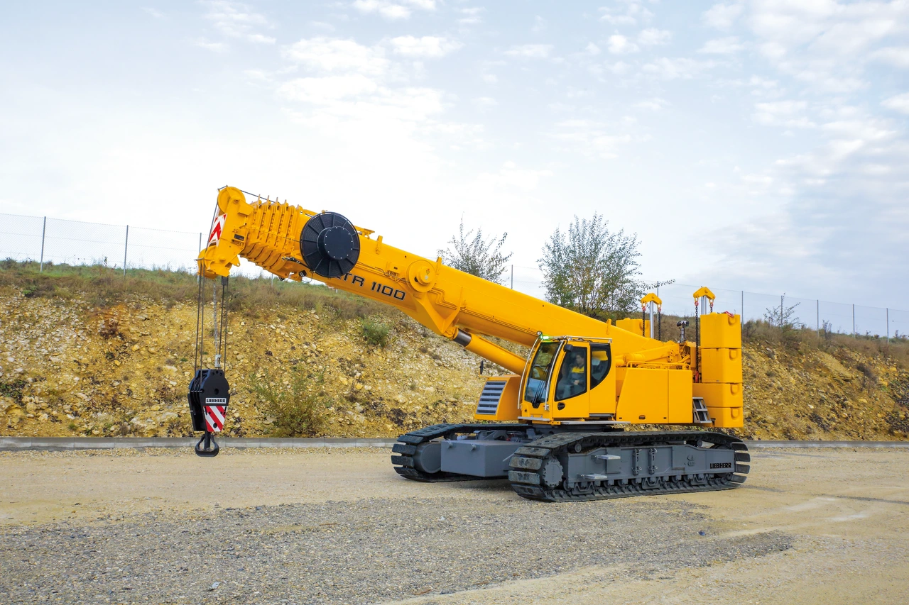 Liebherr LTM 1100-5.2 100-tonne mobile crane