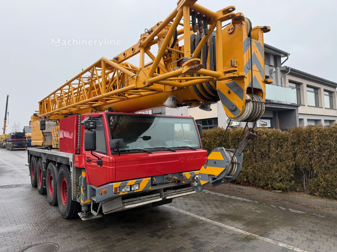 Liebherr LTM 1100-5.2 100-tonne mobile crane
