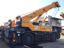 Liebherr LTM 1100-5.2 100-tonne mobile crane